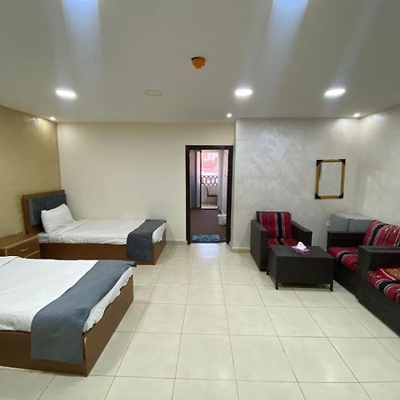Zuwwar Aqaba Hotell Exteriör bild